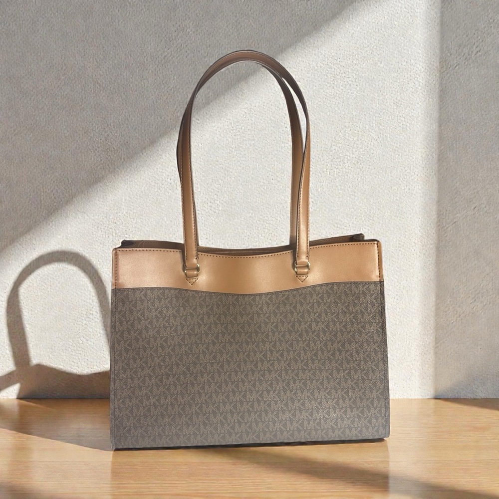 Michael Kors Jet Set Large Pocket Tote Bag - Picture 4 of 12